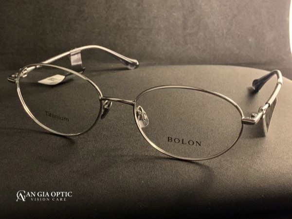 Kính bolon nữ