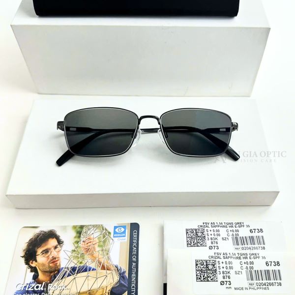 Kính đổi màu Essilor chính hãng 